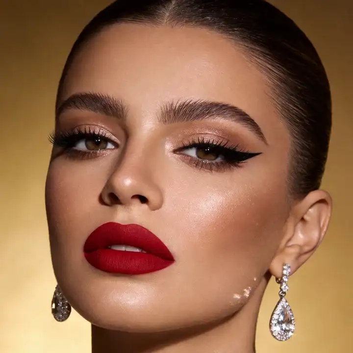 Glamorous wedding makeup